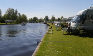 Camperplaatsen aan het kanaal